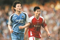 欧冠首秀开门黑！英超豪门10.8亿引援，神锋梅开二度，死敌20年不胜悬念再起